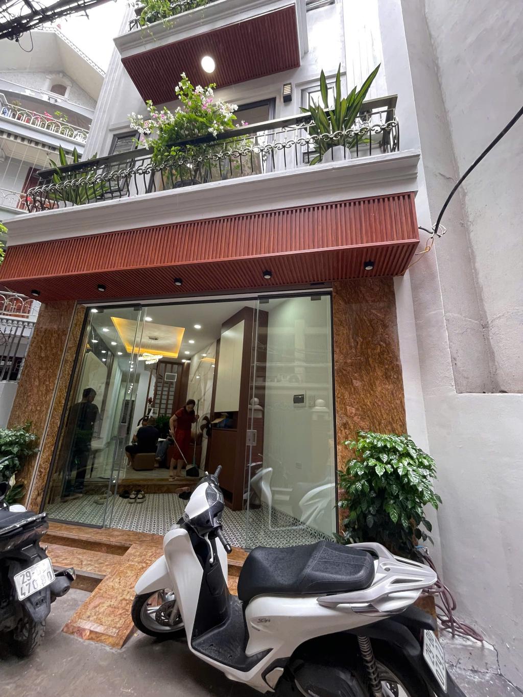 Trung tâm Hoàng Mai phố Nguyễn An Ninh ô tô vào nhà, 65m2 5 tầng thang máy xịn - Ảnh chính